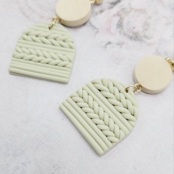 Boho green and cream color Geometric drop medium size earrings - Picture 3 of 5